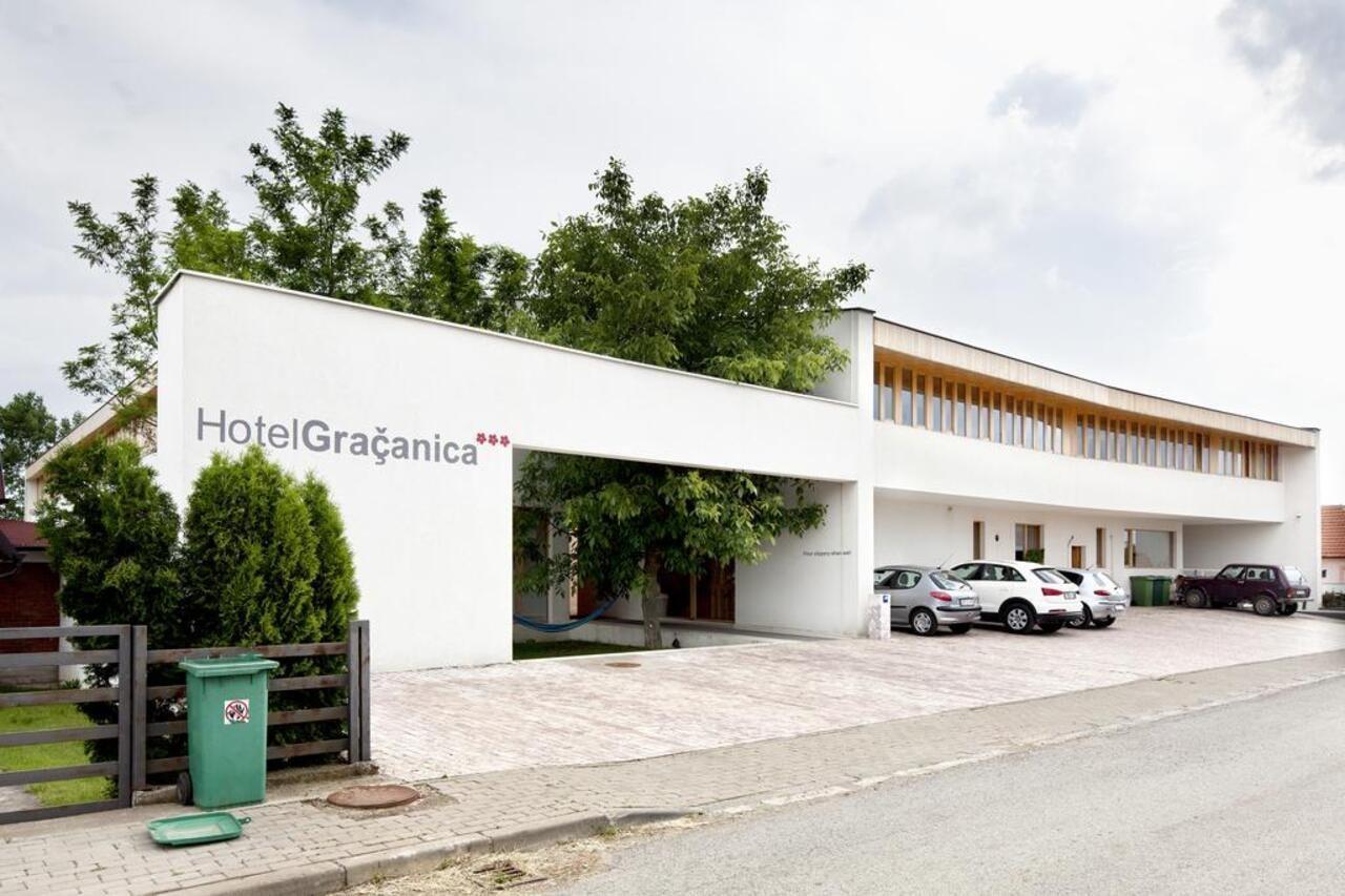 Hotel Gracanica ภายนอก รูปภาพ