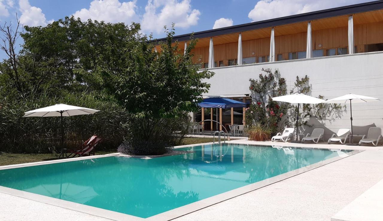 Hotel Gracanica ภายนอก รูปภาพ