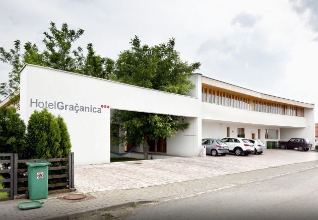 Hotel Gracanica ภายนอก รูปภาพ